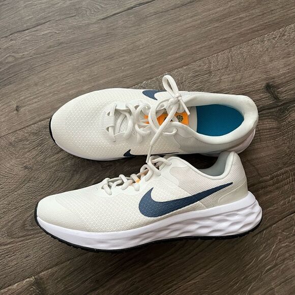 Nike Revolution “”Summit White/Diffused Blue/Light Bone"Running Shoe size 5.5 Y - Picture 4 of 6